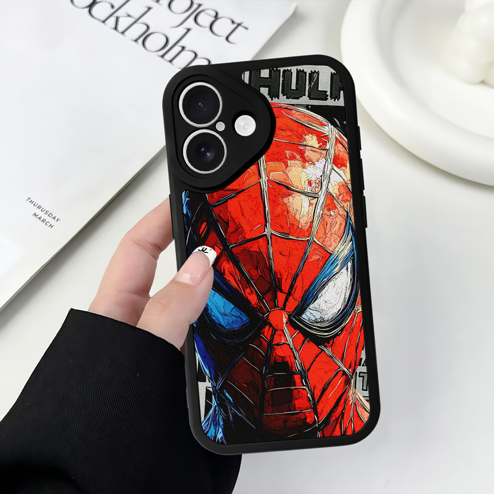 Spider Man スパイダーマン 【iPhone 16シリーズ対応】シリコンスマホケース（レザー調） 材質：シリコン
